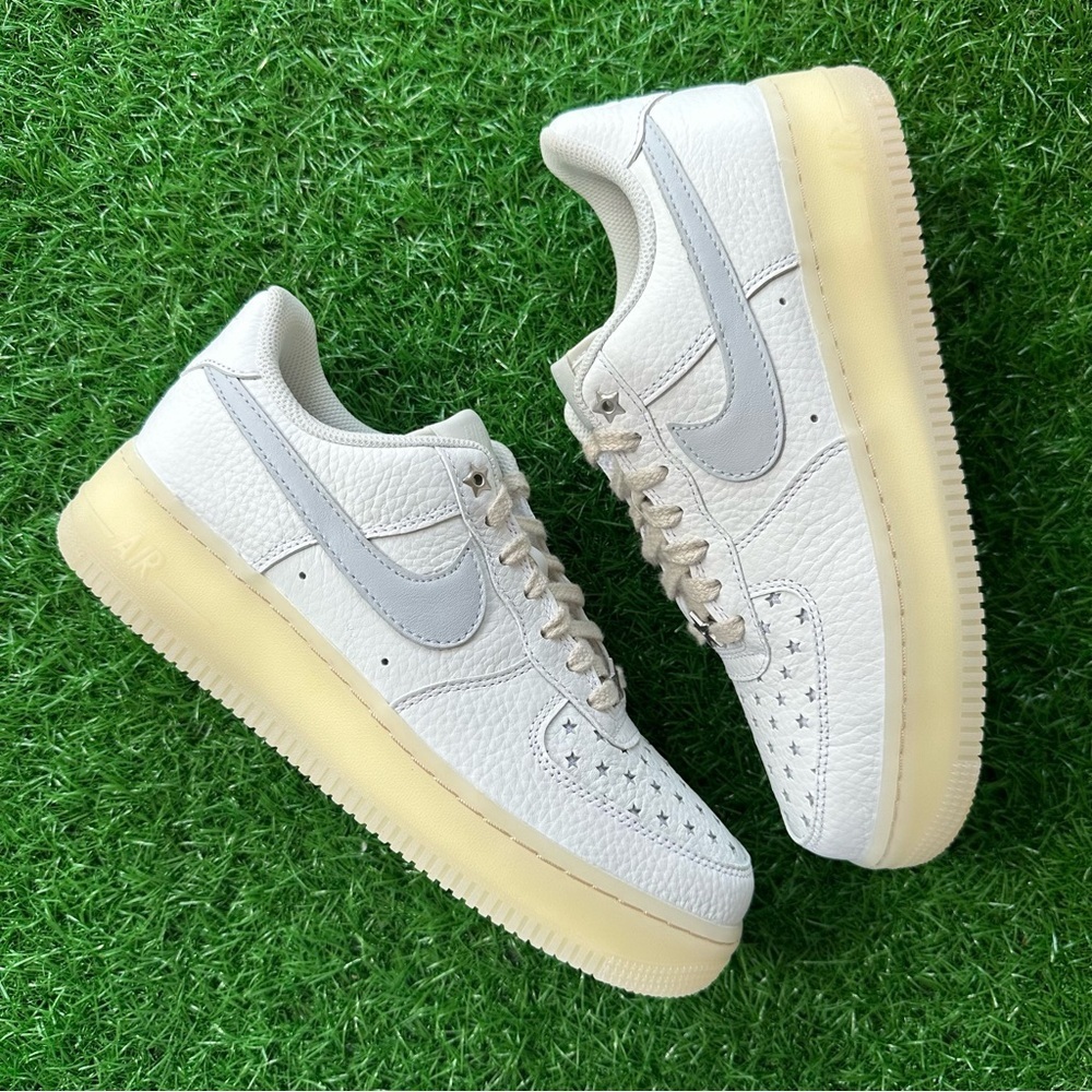 Nike Air Force 1 ‘07 Summit White / Pure Platinum Stars - Picture 4 of 8